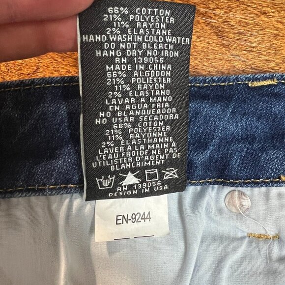 Grace In LA Easy Fit Jeans Womens 31 Blue Stretch Denim Distressed Cropped Capri - Picture 10 of 16